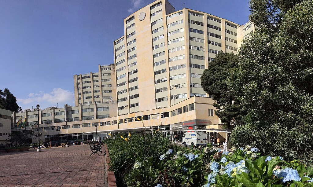 A modern white hospital building in Bogotá