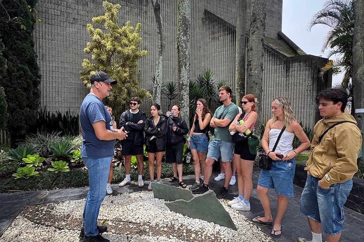 Guide speaking to travelers during a Pablo Escobar tour in Medellín, Colombia