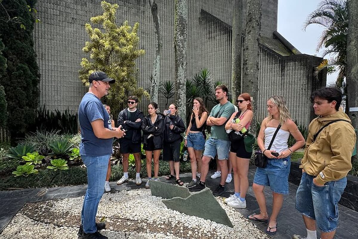 Guide speaking to travelers during a Pablo Escobar tour in Medellín, Colombia