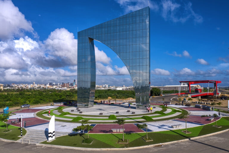 The Ventana al Mundo monument on the Avenida Circunvalar, one of the stops on our Barranquilla city tour