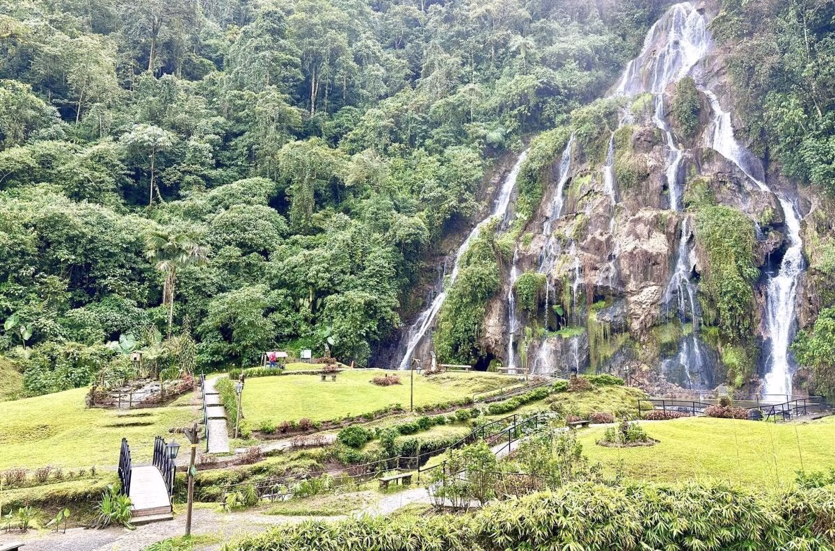 The waterfall and the pools at the Santa Rosa de Cabal hot springs above Pereira